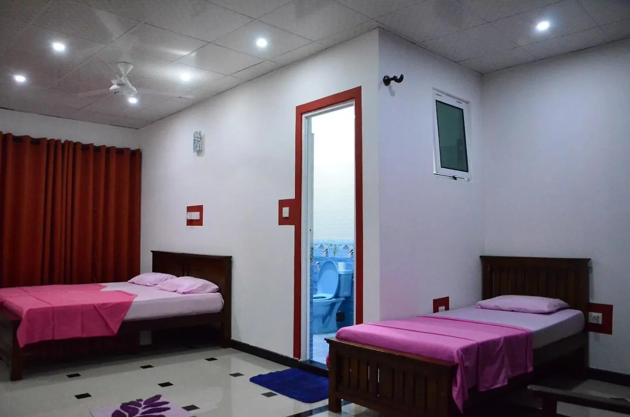 Kandyan Holiday Center And Kandyan Feel Free Homestay Kandy